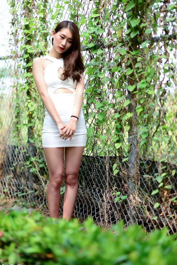 李霈柔   台湾正妹小雨《左营植物园》户外写真，白色修身裙尽显曼妙身姿，性感女神外拍美腿精选集第29张图片