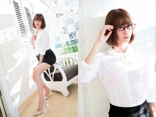 山岸奈津美   山岸奈津美 - RESORT STYLE，清纯短发甜美度假写真，泳池畔优雅紫裙与清新居家私房，尽显女神气质与迷人曲线第21张图片