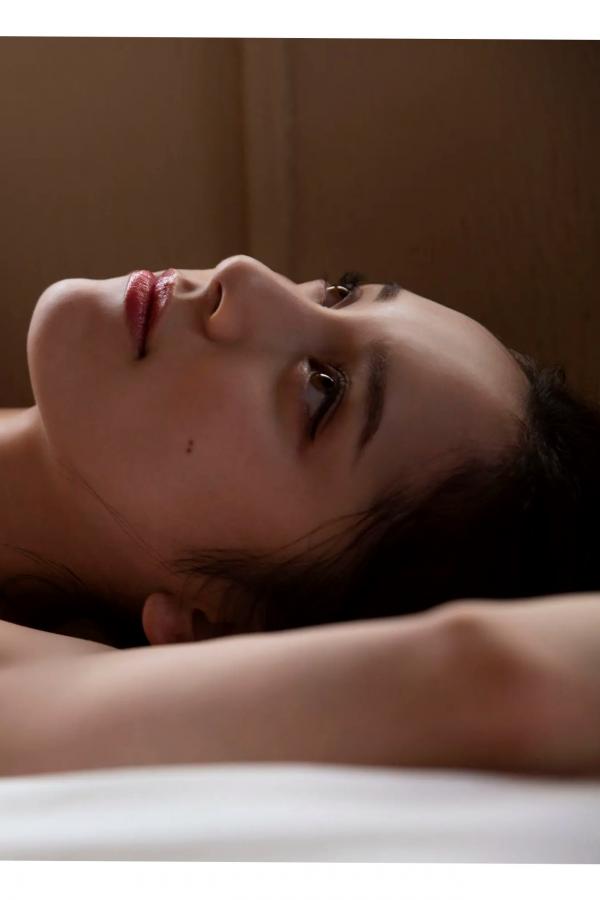 都丸紗也華 都丸纱也华 都丸紗也華《bloom》阳光户外与性感内衣私房写真第37张图片