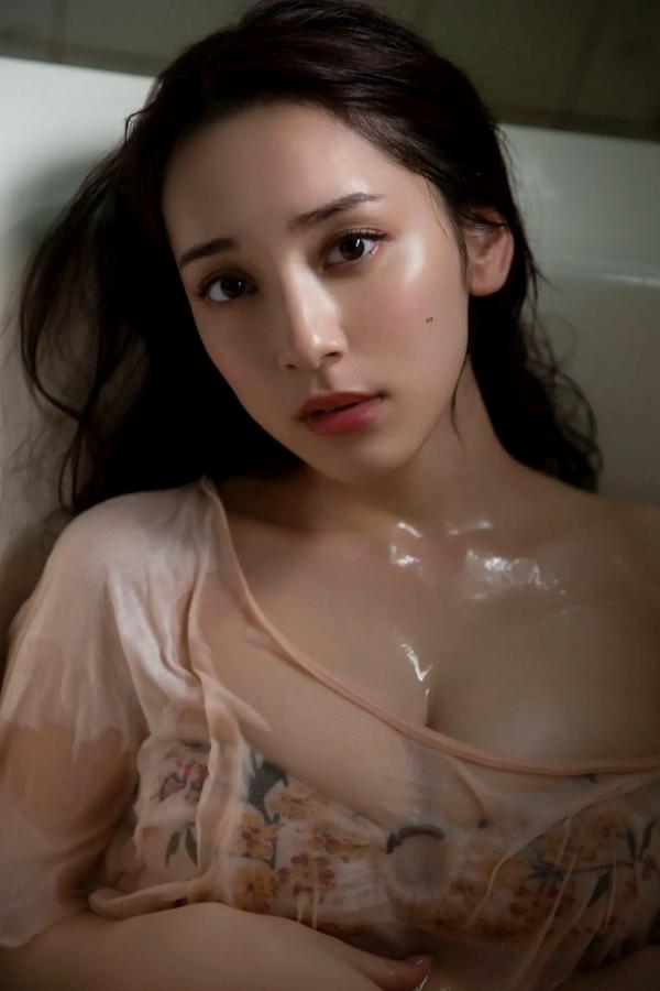 都丸紗也華 都丸纱也华 都丸紗也華《bloom》阳光户外与性感内衣私房写真第70张图片