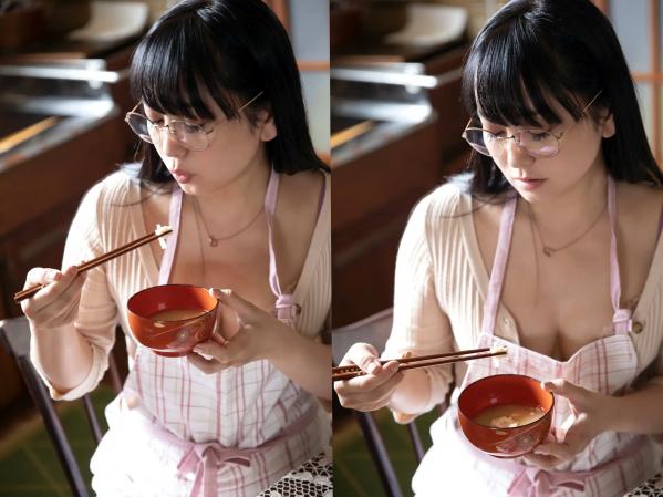 脊山麻理子   脊山麻理子 - 情熱（黑色束身衣与居家内衣私房照，展现极致性感曲线与冷艳魅惑风格）第4张图片