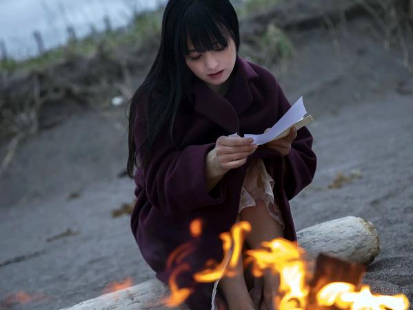 脊山麻理子   脊山麻理子 - 情熱（黑色束身衣与居家内衣私房照，展现极致性感曲线与冷艳魅惑风格）第12张图片