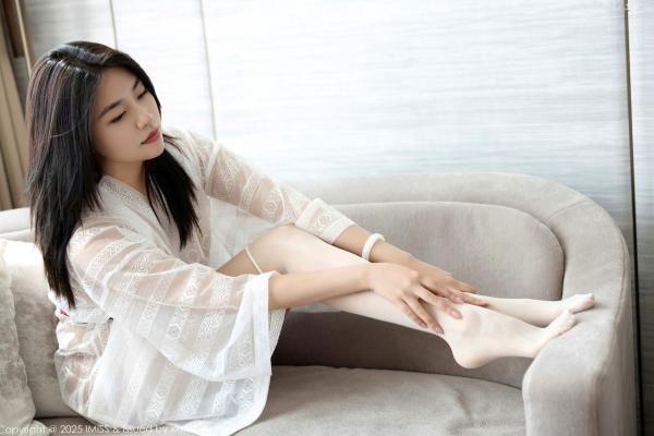 许诺Sabrina   IMiss爱蜜社798期许诺Sabrina：轻透薄纱和服诱惑，洁白丝袜修长美腿，尽显私房魅力 - 2025.08.14无圣光大尺度高颜值套图第13张图片