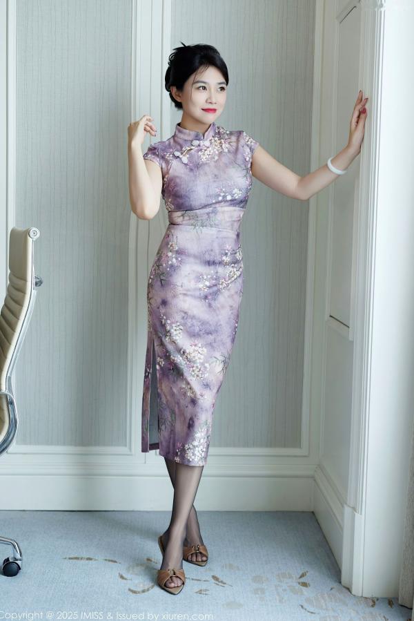 许诺Sabrina   IMiss爱蜜社-791-许诺Sabrina紫色改良旗袍与诱惑黑丝-室内私房写真-无圣光大尺度-2025.05.21第8张图片