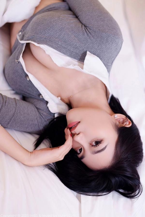 许诺Sabrina   IMiss爱蜜社第784期-许诺Sabrina-灰衫粉裙套装-眼镜娘知性魅力-大尺度私房写真第69张图片