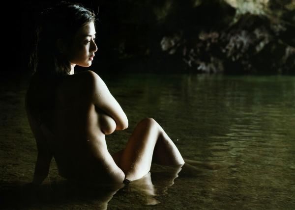 片山萌美   PB写真集_片山萌美《人魚》：清新私房与户外野性魅力写真[97P]第41张图片