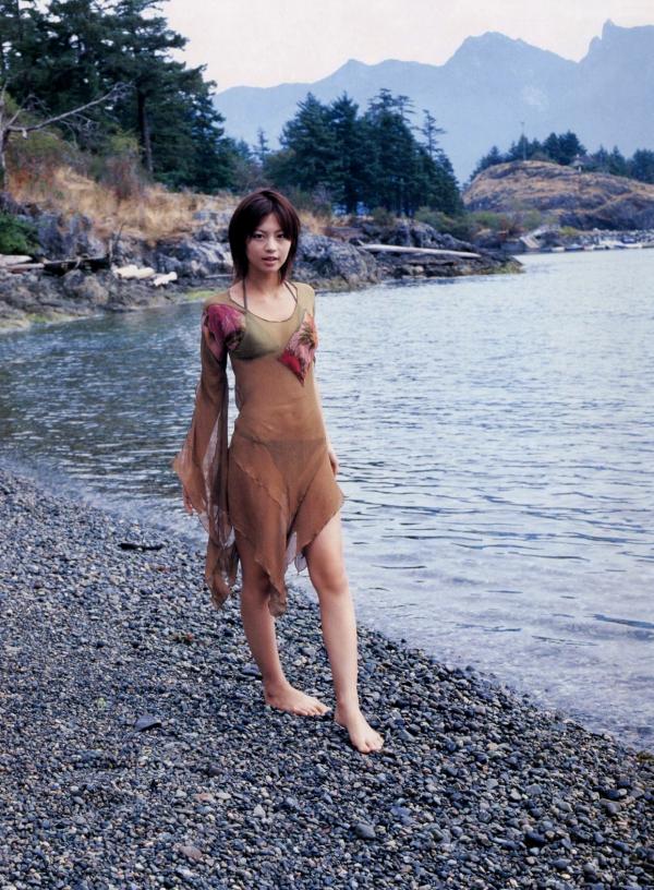 安田美沙子   安田美沙子《別冊 Wild Fairy》写真集：比基尼沙滩户外与居家私房诱惑精选[85P]第25张图片