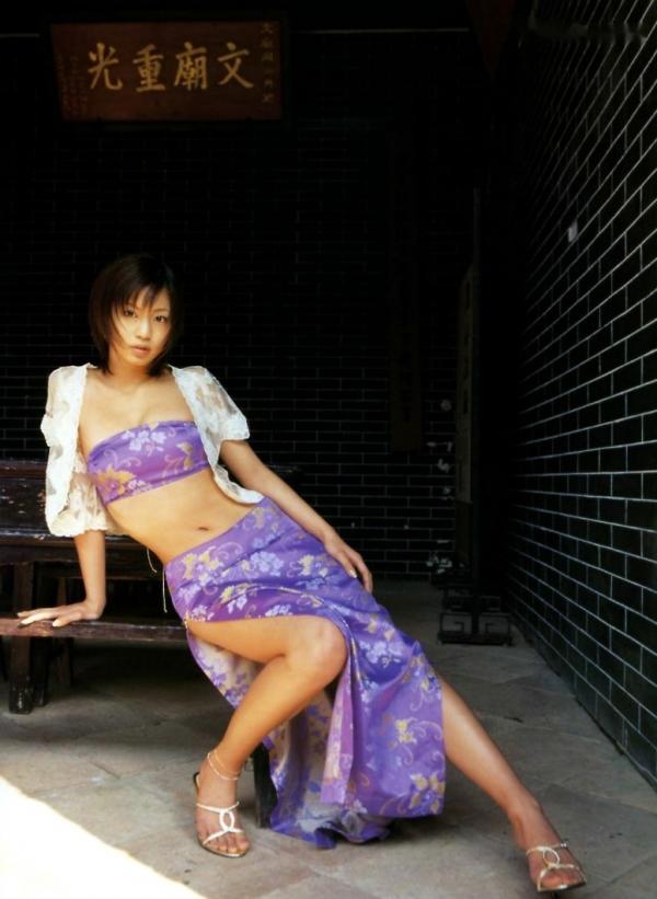 安田美沙子   PB写真集_安田美沙子《微熱》清纯泳装沙滩度假与街头活力写真[71P]第18张图片