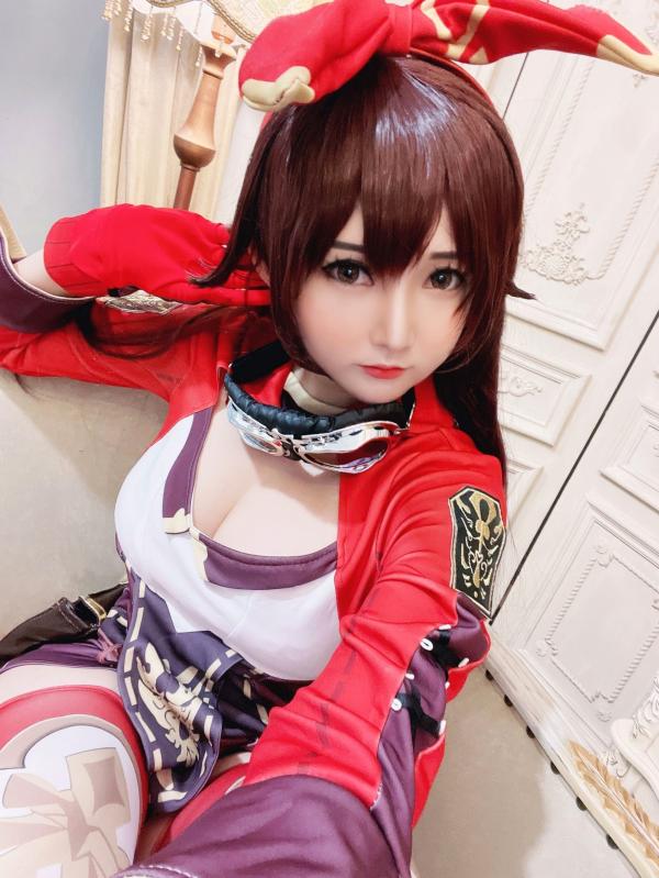 陈韵婷 陈韵儿  Potato-Godzilla-Amber-Genshin-Impact-高还原原神安柏美少女Cosplay室内性感写真第32张图片