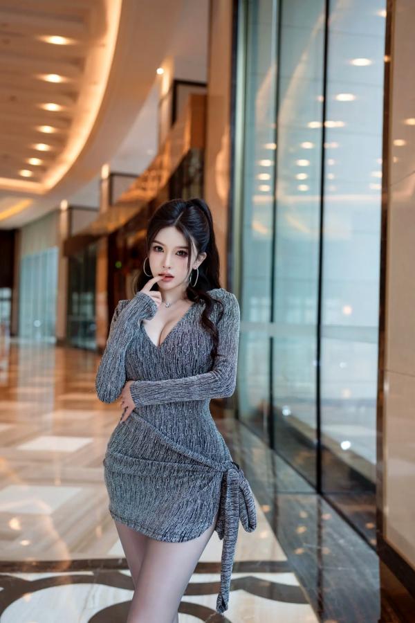 李丽莎   李丽莎 - 室内私房极致诱惑，金属质感短裙配美腿丝袜冷艳大尺度写真第89张图片