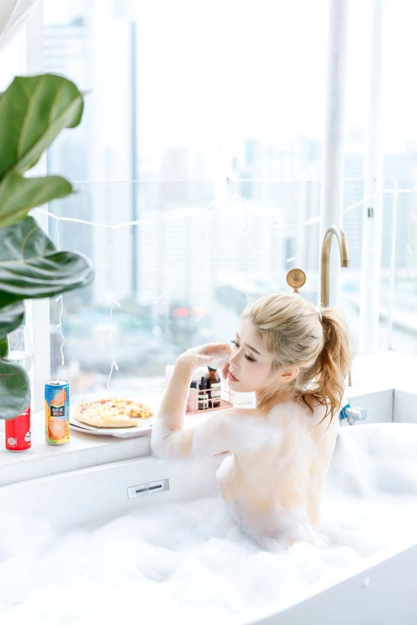 李凯诗 luvian本能  IMiss爱蜜社第490期：Luvian浴室泡泡浴私房写真，金色短发美女展现迷人曲线与白嫩肌肤，大尺度无圣光性感诱惑，尽显纯欲本能第28张图片