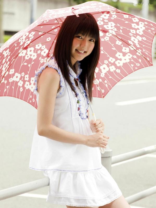 真野恵里菜 真野惠里菜  Sabra杂志真野恵里菜《Autumn Breeze》个人高清写真集，清纯校服与清新简约少女风格，治愈系甜美笑容图集第16张图片