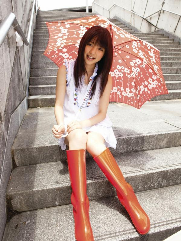 真野恵里菜 真野惠里菜  Sabra杂志真野恵里菜《Autumn Breeze》个人高清写真集，清纯校服与清新简约少女风格，治愈系甜美笑容图集第19张图片