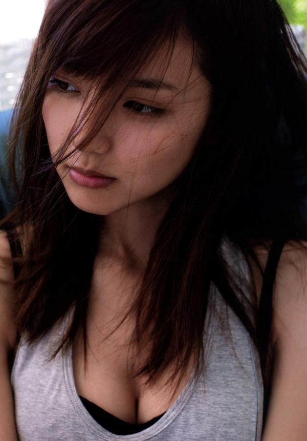 真野恵里菜 真野惠里菜  真野恵里菜《Escalation》写真集：火辣泳池比基尼，演绎夏日清纯与性感诱惑，尽显曼妙身姿与治愈女神魅力第19张图片