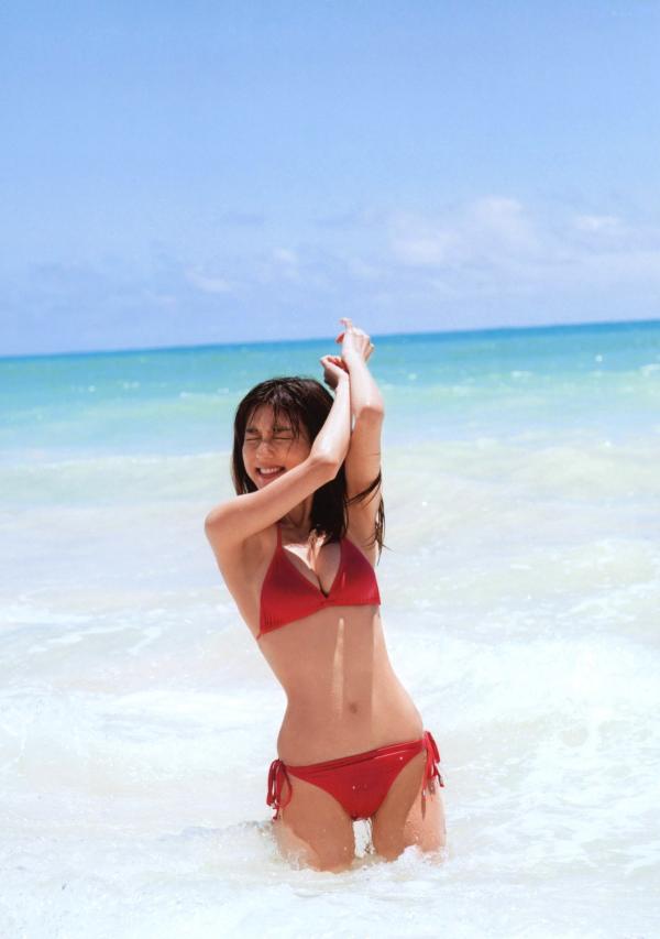 真野恵里菜 真野惠里菜  真野恵里菜《Escalation》写真集：火辣泳池比基尼，演绎夏日清纯与性感诱惑，尽显曼妙身姿与治愈女神魅力第70张图片
