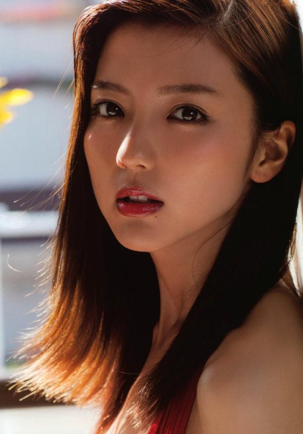 真野恵里菜 真野惠里菜  真野恵里菜《Escalation》写真集：火辣泳池比基尼，演绎夏日清纯与性感诱惑，尽显曼妙身姿与治愈女神魅力第94张图片