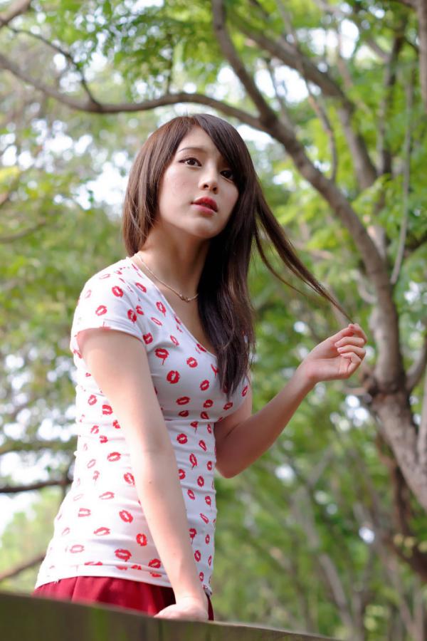 張齊郡 张齐郡  超跑女神大眼正妹张齐郡JULIE踏青外拍第102张图片