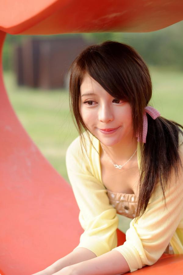 張齊郡 张齐郡  超跑女神大眼正妹张齐郡JULIE踏青外拍第110张图片