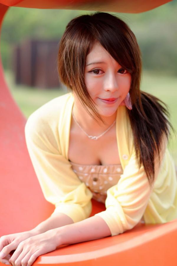 張齊郡 张齐郡  超跑女神大眼正妹张齐郡JULIE踏青外拍第111张图片
