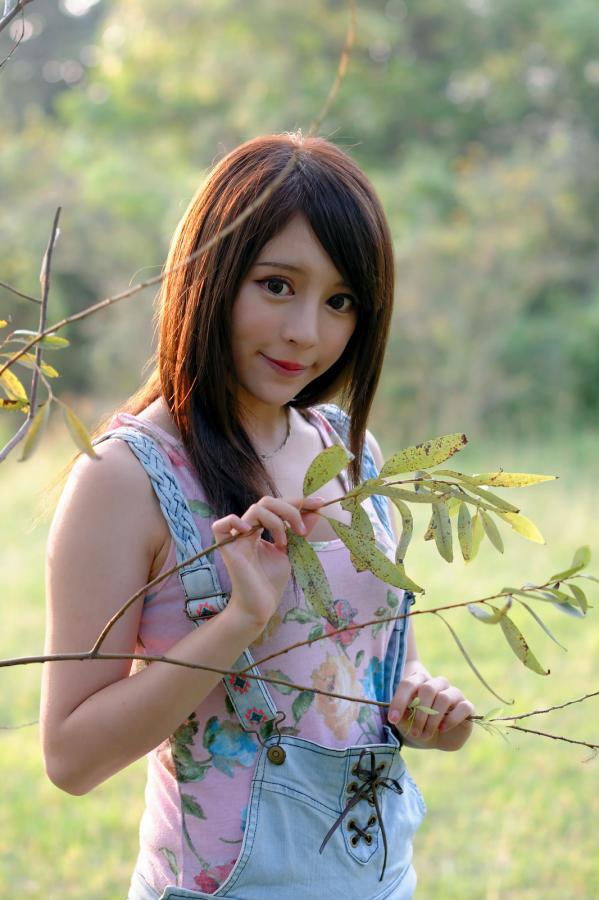 張齊郡 张齐郡  超跑女神大眼正妹张齐郡JULIE踏青外拍第123张图片