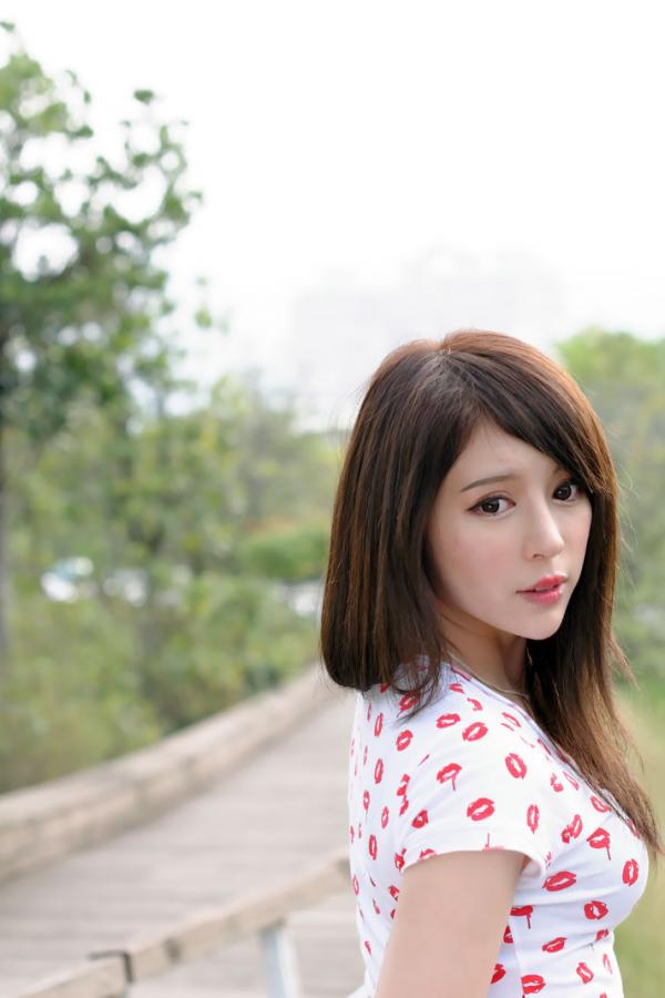 張齊郡 张齐郡  超跑女神大眼正妹张齐郡JULIE踏青外拍第129张图片