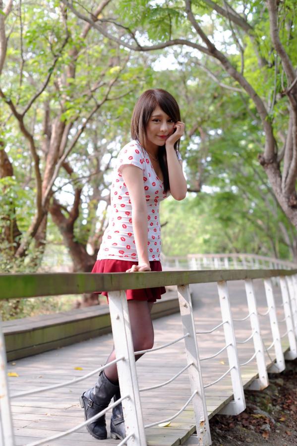 張齊郡 张齐郡  超跑女神大眼正妹张齐郡JULIE踏青外拍第132张图片