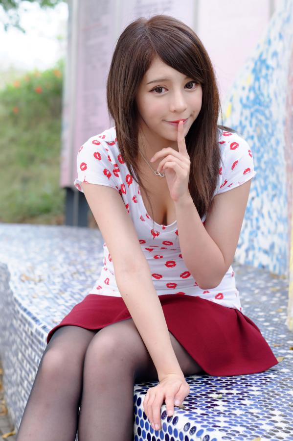 張齊郡 张齐郡  超跑女神大眼正妹张齐郡JULIE踏青外拍第134张图片