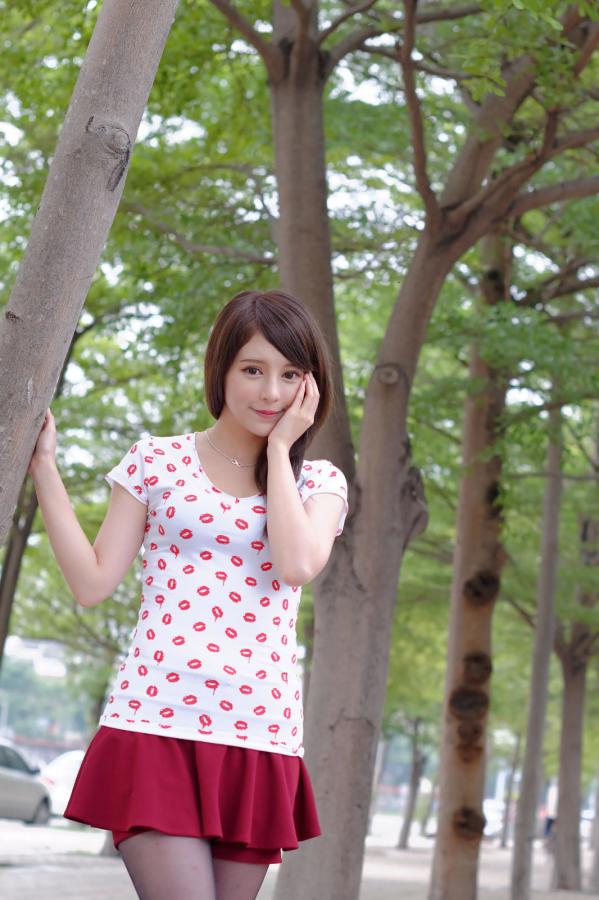 張齊郡 张齐郡  超跑女神大眼正妹张齐郡JULIE踏青外拍第142张图片