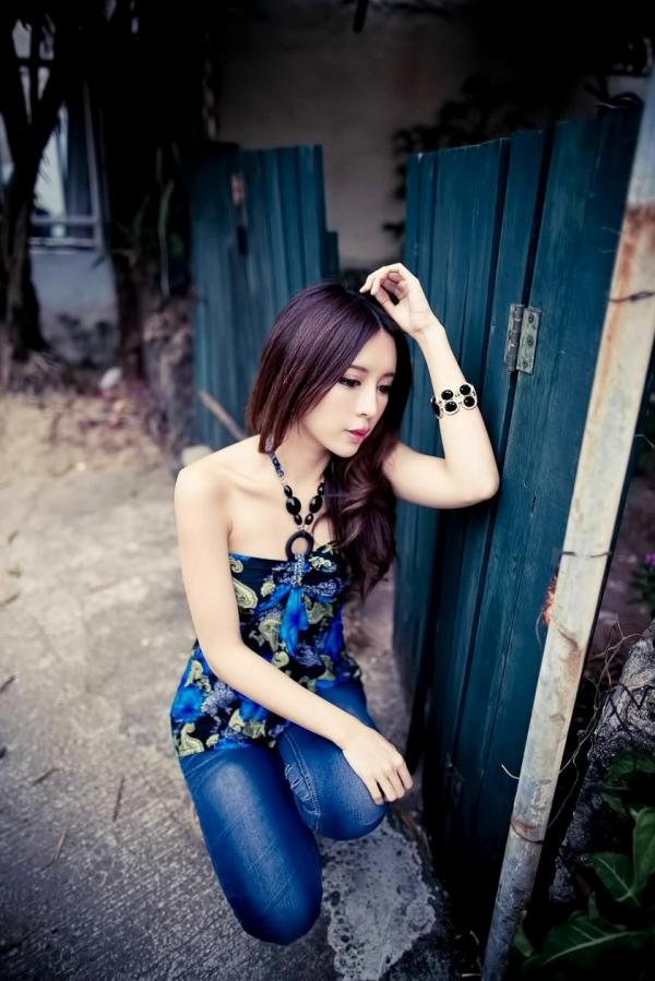 張齊郡 张齐郡  台湾大眼正妹张齐郡《炫彩外拍》清新街拍写真集，清纯甜美气质出众，尽显灵动户外女神魅力第2张图片