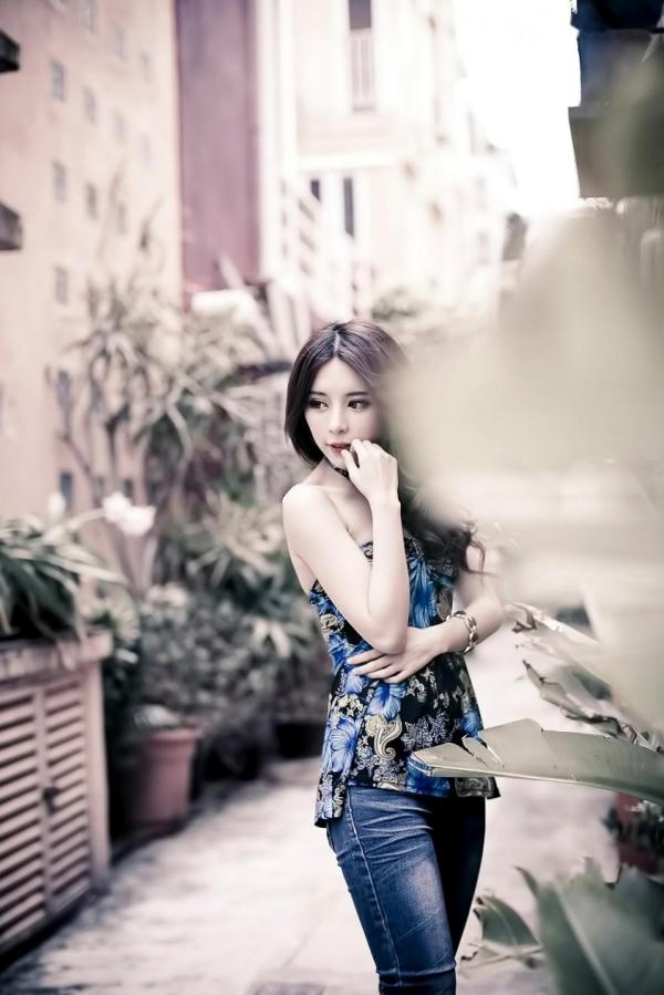 張齊郡 张齐郡  台湾大眼正妹张齐郡《炫彩外拍》清新街拍写真集，清纯甜美气质出众，尽显灵动户外女神魅力第6张图片