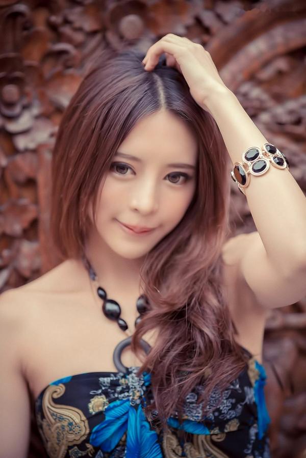 張齊郡 张齐郡  台湾大眼正妹张齐郡《炫彩外拍》清新街拍写真集，清纯甜美气质出众，尽显灵动户外女神魅力第8张图片