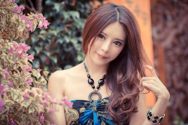 張齊郡 张齐郡  台湾大眼正妹张齐郡《炫彩外拍》清新街拍写真集，清纯甜美气质出众，尽显灵动户外女神魅力第13张图片