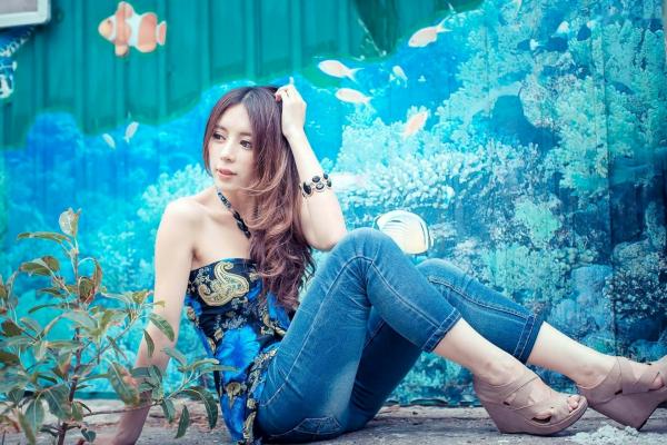 張齊郡 张齐郡  台湾大眼正妹张齐郡《炫彩外拍》清新街拍写真集，清纯甜美气质出众，尽显灵动户外女神魅力第16张图片