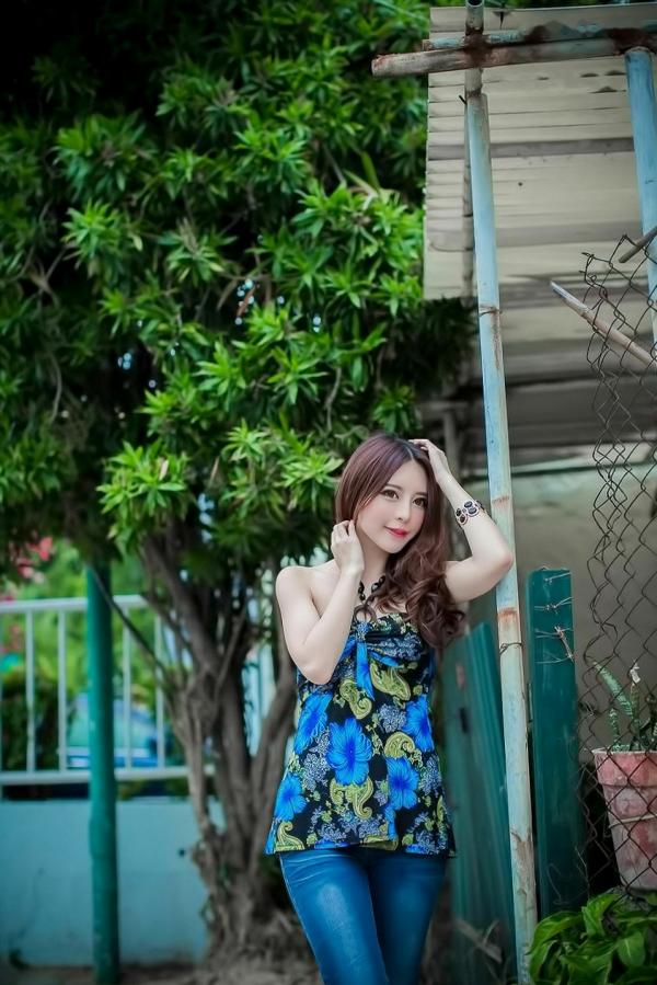 張齊郡 张齐郡  台湾大眼正妹张齐郡《炫彩外拍》清新街拍写真集，清纯甜美气质出众，尽显灵动户外女神魅力第22张图片
