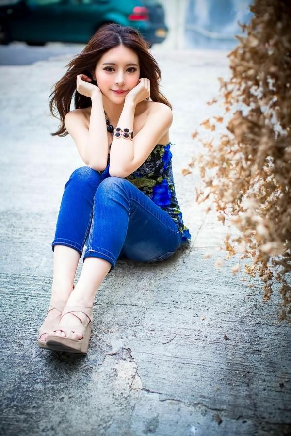 張齊郡 张齐郡  台湾大眼正妹张齐郡《炫彩外拍》清新街拍写真集，清纯甜美气质出众，尽显灵动户外女神魅力第26张图片