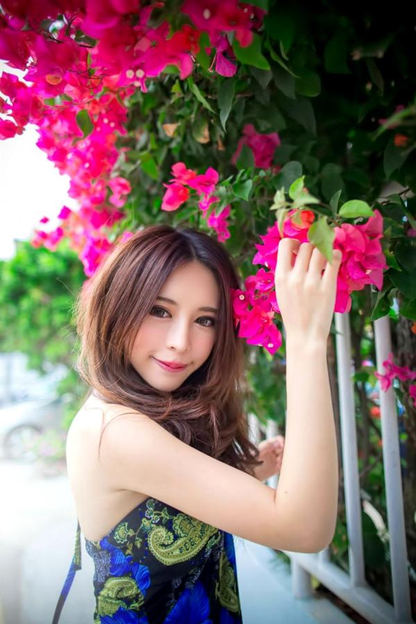 張齊郡 张齐郡  台湾大眼正妹张齐郡《炫彩外拍》清新街拍写真集，清纯甜美气质出众，尽显灵动户外女神魅力第30张图片