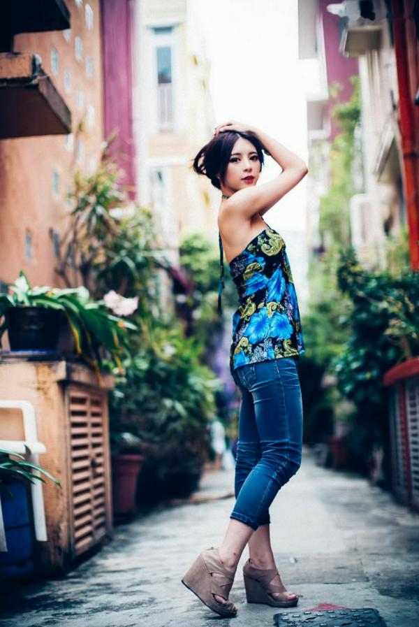 張齊郡 张齐郡  台湾大眼正妹张齐郡《炫彩外拍》清新街拍写真集，清纯甜美气质出众，尽显灵动户外女神魅力第33张图片