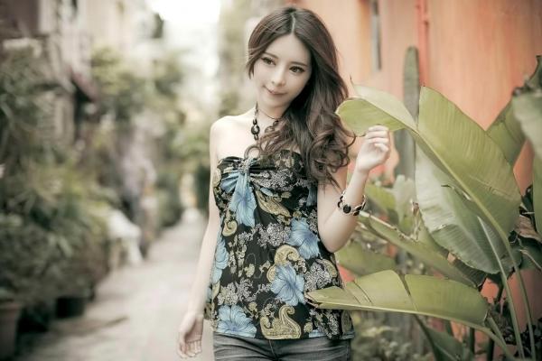 張齊郡 张齐郡  台湾大眼正妹张齐郡《炫彩外拍》清新街拍写真集，清纯甜美气质出众，尽显灵动户外女神魅力第35张图片
