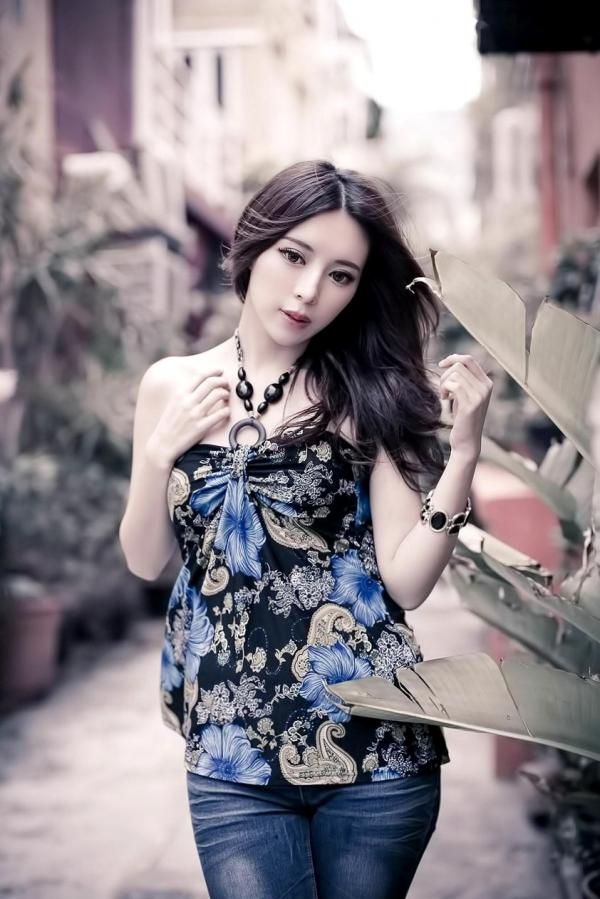 張齊郡 张齐郡  台湾大眼正妹张齐郡《炫彩外拍》清新街拍写真集，清纯甜美气质出众，尽显灵动户外女神魅力第36张图片