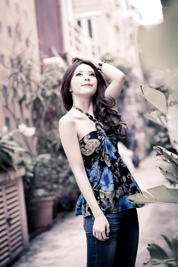 張齊郡 张齐郡  台湾大眼正妹张齐郡《炫彩外拍》清新街拍写真集，清纯甜美气质出众，尽显灵动户外女神魅力第37张图片