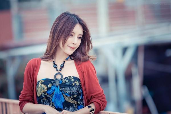 張齊郡 张齐郡  台湾大眼正妹张齐郡《炫彩外拍》清新街拍写真集，清纯甜美气质出众，尽显灵动户外女神魅力第39张图片