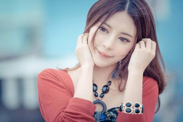 張齊郡 张齐郡  台湾大眼正妹张齐郡《炫彩外拍》清新街拍写真集，清纯甜美气质出众，尽显灵动户外女神魅力第42张图片