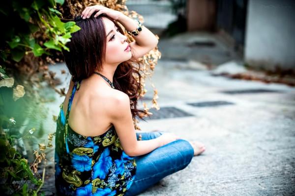 張齊郡 张齐郡  台湾大眼正妹张齐郡《炫彩外拍》清新街拍写真集，清纯甜美气质出众，尽显灵动户外女神魅力第51张图片
