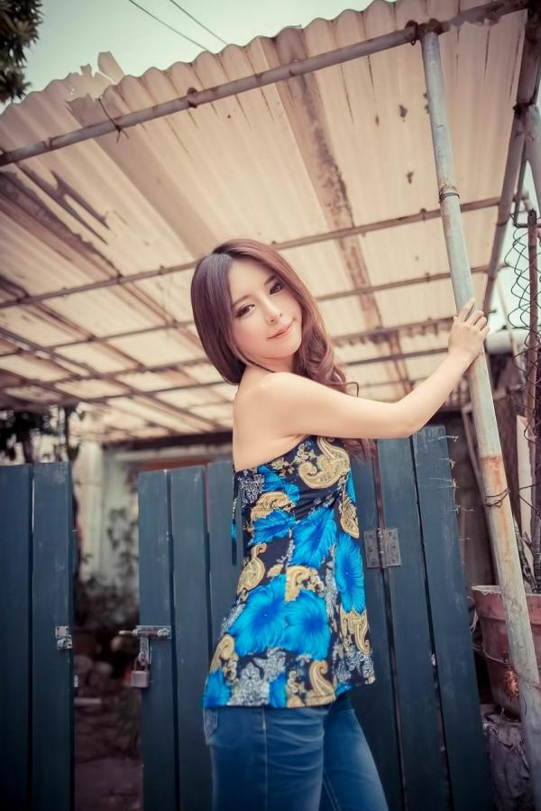 張齊郡 张齐郡  台湾大眼正妹张齐郡《炫彩外拍》清新街拍写真集，清纯甜美气质出众，尽显灵动户外女神魅力第59张图片