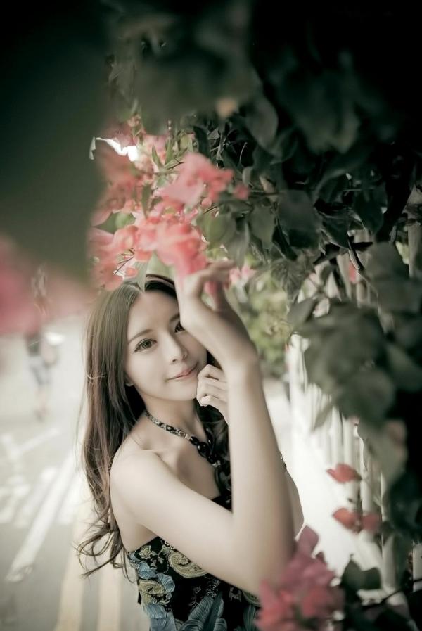 張齊郡 张齐郡  台湾大眼正妹张齐郡《炫彩外拍》清新街拍写真集，清纯甜美气质出众，尽显灵动户外女神魅力第60张图片