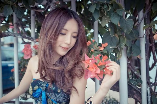 張齊郡 张齐郡  台湾大眼正妹张齐郡《炫彩外拍》清新街拍写真集，清纯甜美气质出众，尽显灵动户外女神魅力第61张图片