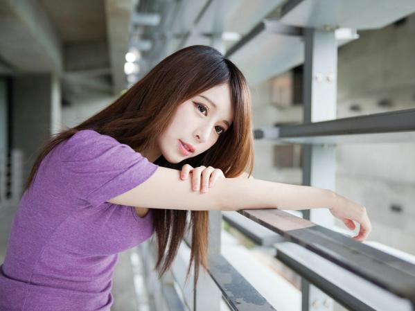 張齊郡 张齐郡  台湾正妹张齐郡《2013-JuLie玉美人!》写真集：墨绿连衣短裙黑丝美腿唯美私房第3张图片