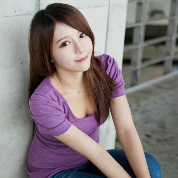 張齊郡 张齐郡  台湾正妹张齐郡《2013-JuLie玉美人!》写真集：墨绿连衣短裙黑丝美腿唯美私房第16张图片
