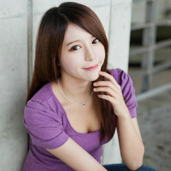 張齊郡 张齐郡  台湾正妹张齐郡《2013-JuLie玉美人!》写真集：墨绿连衣短裙黑丝美腿唯美私房第17张图片