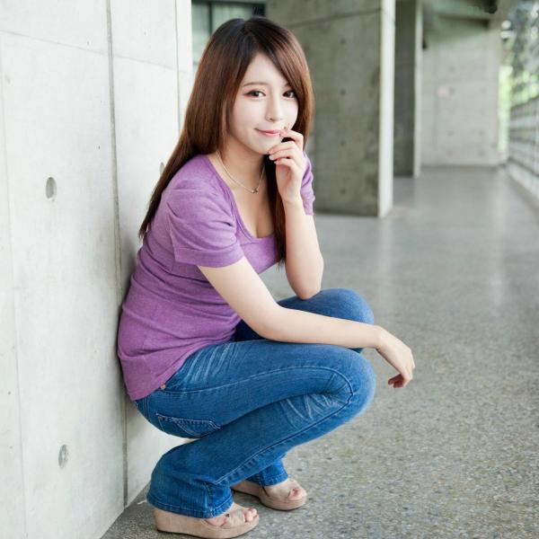 張齊郡 张齐郡  台湾正妹张齐郡《2013-JuLie玉美人!》写真集：墨绿连衣短裙黑丝美腿唯美私房第18张图片